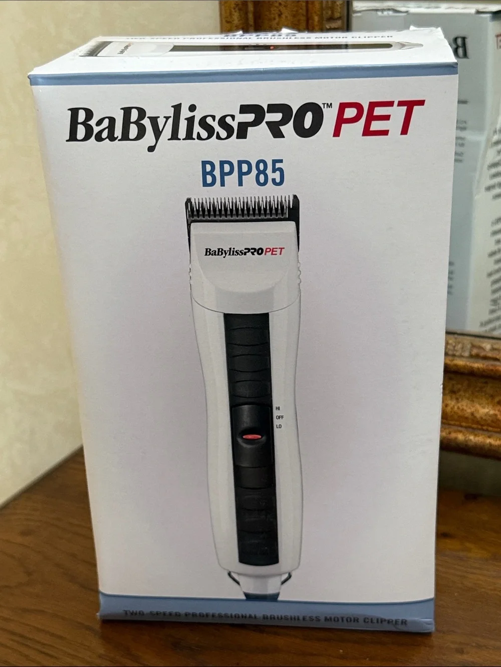 BabylissPRO PET Clipper BPP85. Lightweight. 10’ tangle free cord, 4 comb attach.